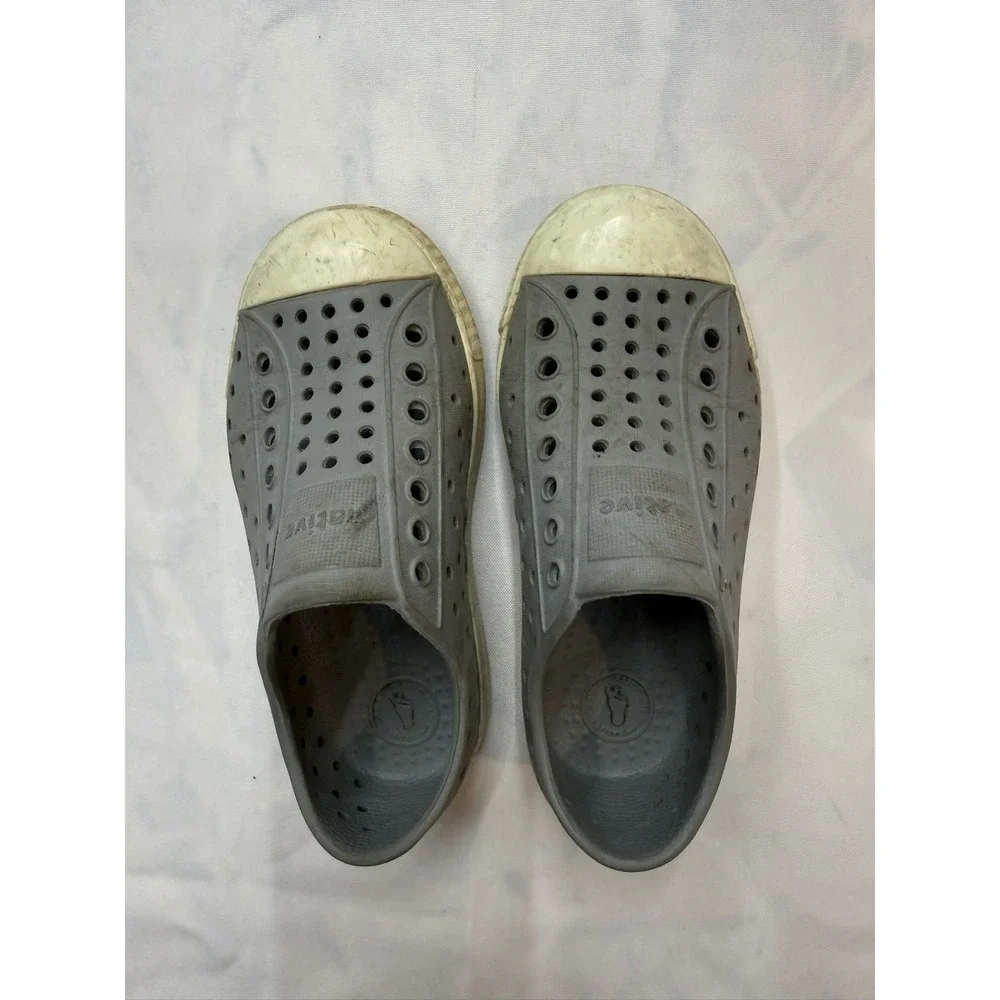 NATIVE $35 Jefferson Unisex Kids Size 10 Gray White Waterproof Slip On Shoes